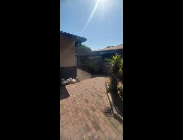 3 BEDROOM HOUSE FOR SALE IN PRETORIA GARDENS
